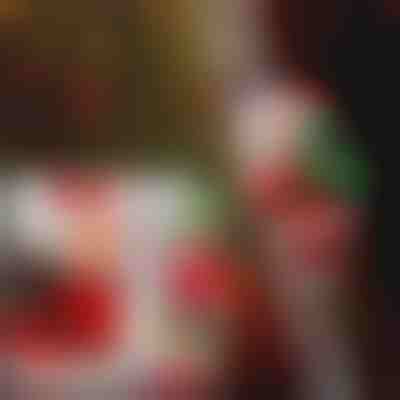 Дядо Коледа, катерещ се по стълби | LADDERSANTA